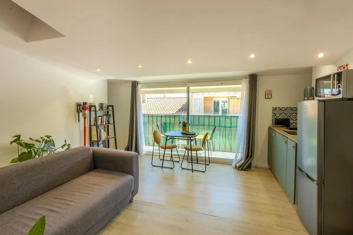 アパート Farigoule Appartement Renove Avec Balcon マルティーグ フランス